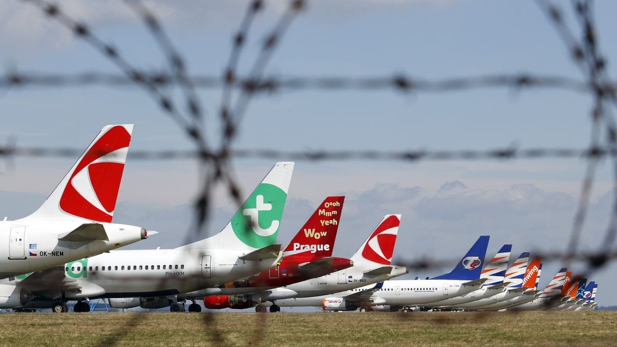 Globální letecká doprava loni klesla o dvě třetiny